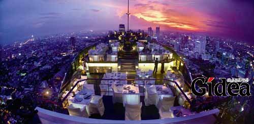 56层天台上的餐厅，可俯瞰曼谷夜景。