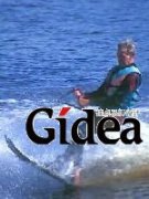 乘风破浪玩“滑水”